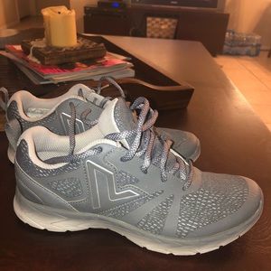 Vionic tennis shoes